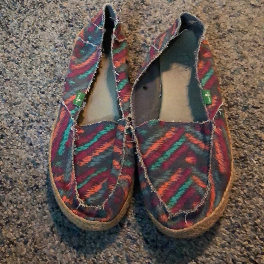 Like new sanuks